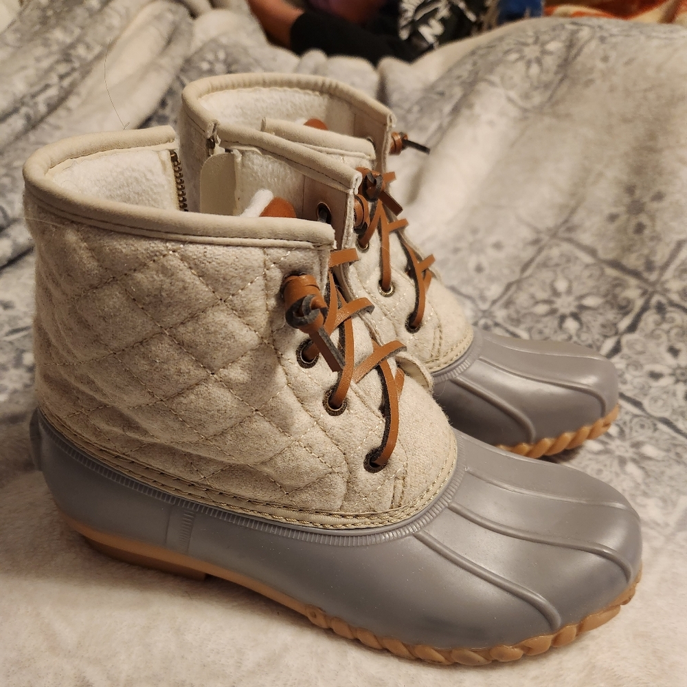 Duck boots